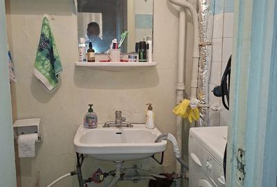 Apartament cu 4 camere decomandat în Rovine - 2