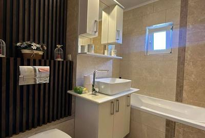 Apartament cu 3 camere decomandat în Micro 16 - 18