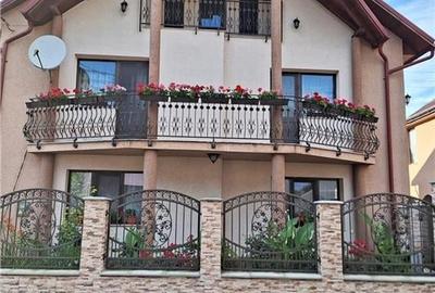 Casă cu 6 camere în Rebrișoara