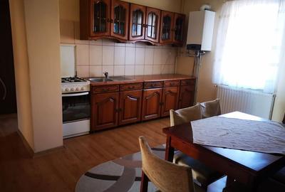 Apartament cu 3 camere decomandat în Criș