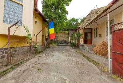 Proprietate compusa din doua case - zona linistita  155.000 euro - 4