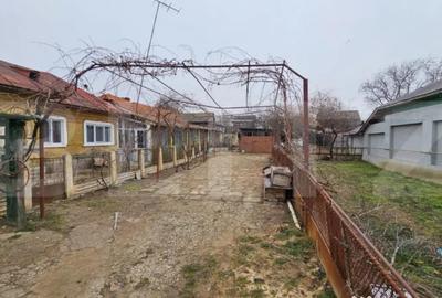 Casă cu 5 camere cu Teren 1688 Mp în Central