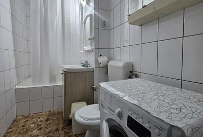 Apartament cu 3 camere decomandat în Nufărul - 7