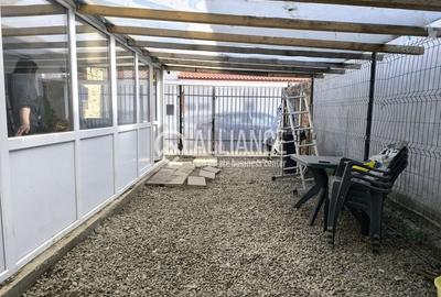 BRATIANU 2 COCOSI(COD03) - Casa si curte cu utilitati incluse !