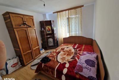 Casă cu 5 camere cu Teren 600 Mp în Voinești - 1