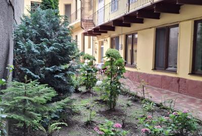 Vand Casa cu doua apartamente in zona ultracentrala - 2