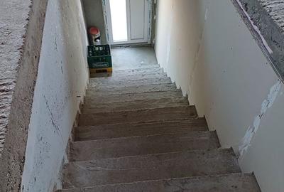 Spațiu comercial, de 280 mp, în Central - 4
