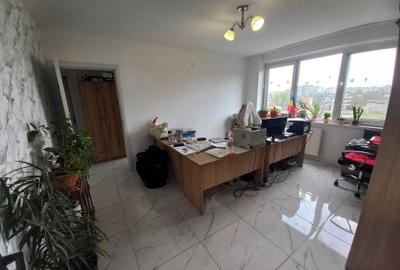 Apartament cu 3 camere semidecomandat în Ștefan cel Mare - 1