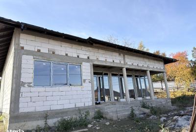 Casă cu 4 camere în Central - 2