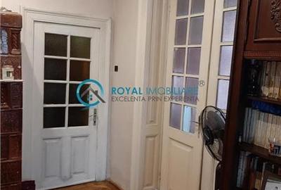 Casă individuală cu 8 camere cu Canalizare în Central - 5