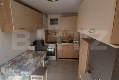 Casă cu 4 camere cu Canalizare în Central - 1