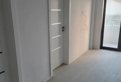 Proprietar vand apartament in bloc nou