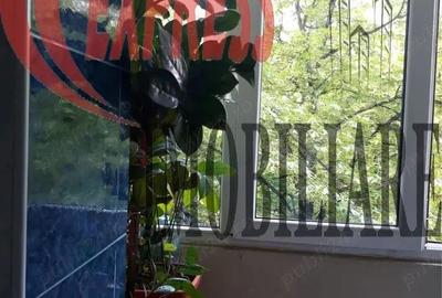 Apartament cu 3 camere decomandat în Dristor