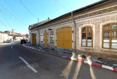 Casă cu 4 camere cu Canalizare în Ultracentral