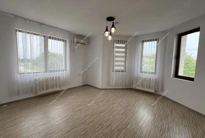 Casa 7 incaperi + Anexe | 1420mp Teren | La Intrare in Dumbravita - 13