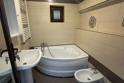 Apartament cu 3 camere în Central - 1