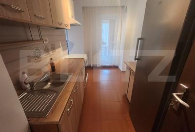 Apartament de inchiriat, cu 3 camere, decomandat, 74 mp, zona-centru