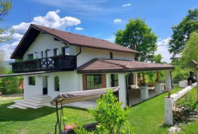 Casa cu peste 1HA pamant in Calimanesti - 1