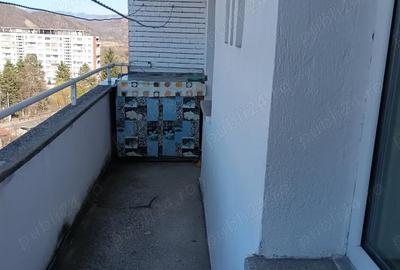Apartament cu 3 camere semidecomandat în Vulcan - 1