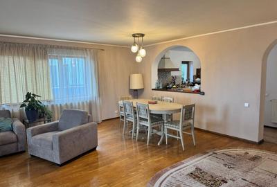 Casa superba intr-o zona linistita – 4 dormitoare, 3 bai, living spatios si grad - 10