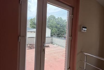 Spațiu comercial, de 200 mp, în Central - 3