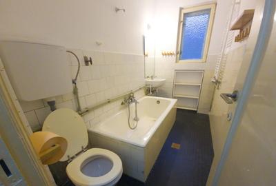 Apartament cu 3 camere semidecomandat în Obor
