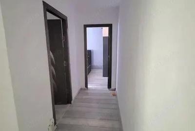 Apartament cu 3 camere semidecomandat în Km 4