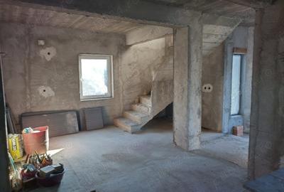 Casă cu 4 camere cu Teren 1500 Mp în Ciochina - 6