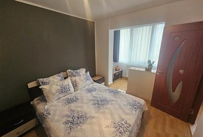 Apartament cu 3 camere nedecomandat, mobilat în Micro III - 24