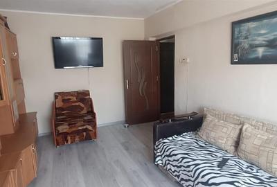 Apartament cu 3 camere decomandat, mobilat în Vasile Aaron