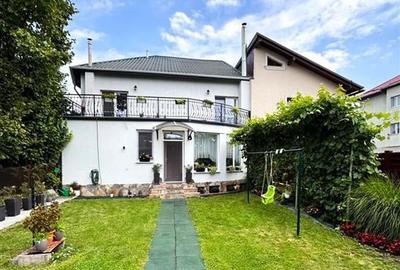 Casa in apreciabil potential,cu terase, curte,gradina echipata,2 pivnite,Str. Ro - 1