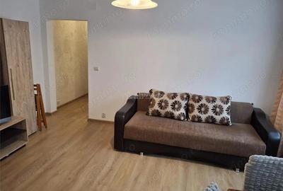 Apartament cu 3 camere semidecomandat în Micro III - 1