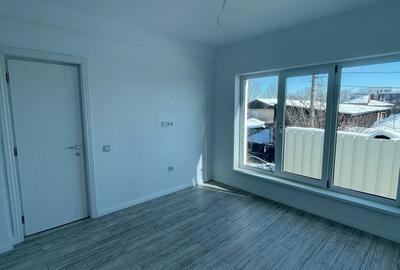 Duplex cu 4 camere cu Canalizare în Central - 1