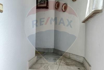 Casă cu 5 camere cu Teren 809 Mp în Central - 18