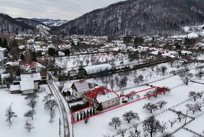 Casă cu 7 camere cu Teren 883 Mp în Bran - 2
