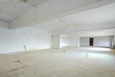 Spațiu comercial, de 230 mp, în Central - 4