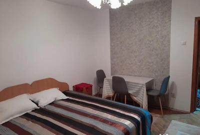 Apartament cu 3 camere decomandat în Central - 1