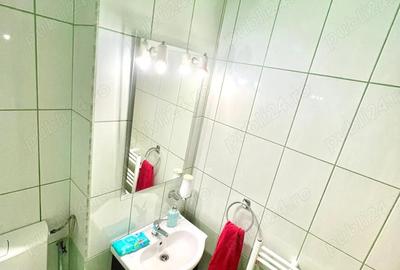 Proprietar inchiriez apartament cu 4 camere, 2 bai, decomandat, situat in Strand pe str. Barsei, la - 4