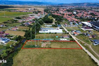 Teren de 5000 mp, în Central
