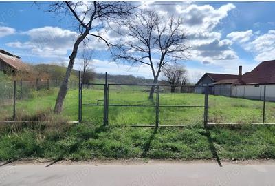 Teren de 4400 mp, în Tigveni - 2