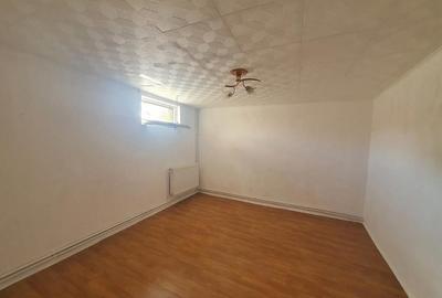 Casă cu 6 camere cu Teren 198 Mp în Apărătorii Patriei - 8