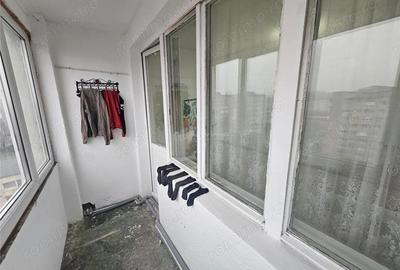 Apartament cu 2 camere decomandat în Micro I - 3