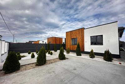 Casă cu 4 camere cu Teren 550 Mp în Central