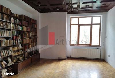 Apartament cu 3 camere decomandat în Moșilor