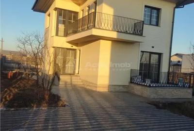 Casă cu 4 camere cu Teren 320 Mp în Central - 4