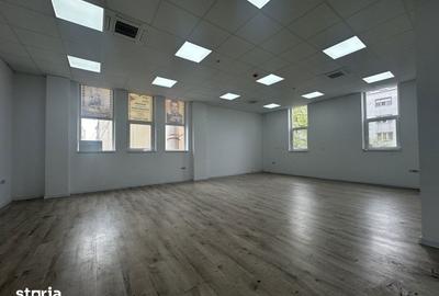 Spațiu comercial, de 35 mp, în Central - 3