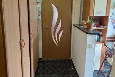 Apartament cu 3 camere semidecomandat în Berceni - 3