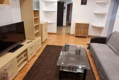 Apartament cu 3 camere decomandat în Tei