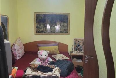 Apartament cu 3 camere nedecomandat în 9 Mai - 11