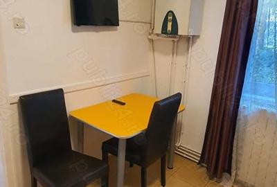 Garsonieră decomandată în Central - 2